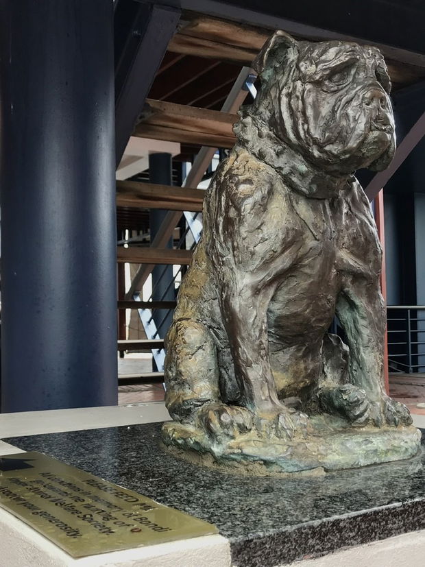 Bondi of HMS Verbena - dog statue, The Waterfront, Knysna