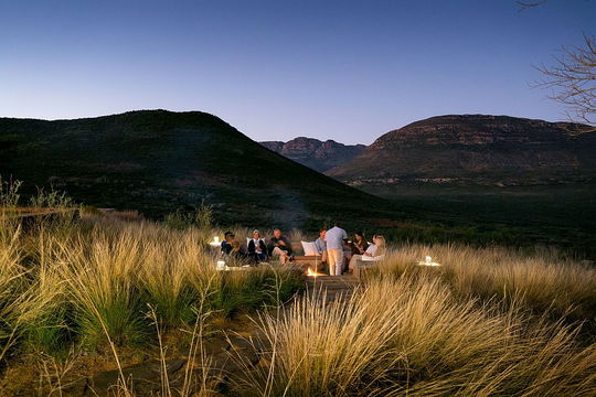 At Cederberg Ridge, guests can relax in the serene landscape, surrounded by lush grasslands and stunning mountain views.