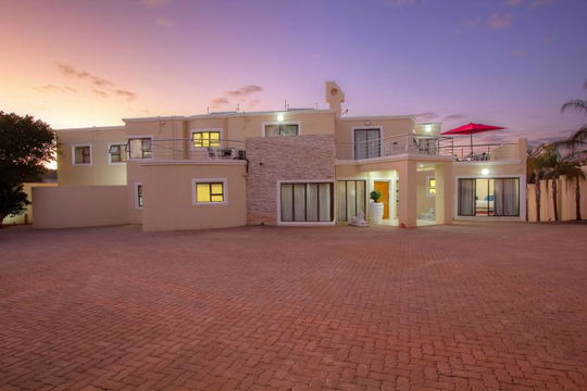 Discover the perfect blend of luxury and serenity at Royal Hills Lodge and Spa. Unwind in our picturesque brick courtyard, where relaxation and natural beauty meet.
