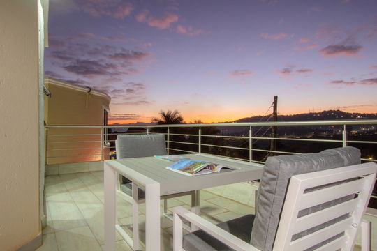 Relax in style at Royal Hills Lodge and Spa. Our expansive deck provides the perfect setting to unwind while enjoying stunning views. Whether it’s the calm of sunrise or the tranquility of sunset, our outdoor space offers the ideal place to connect with nature. Book your stay now.