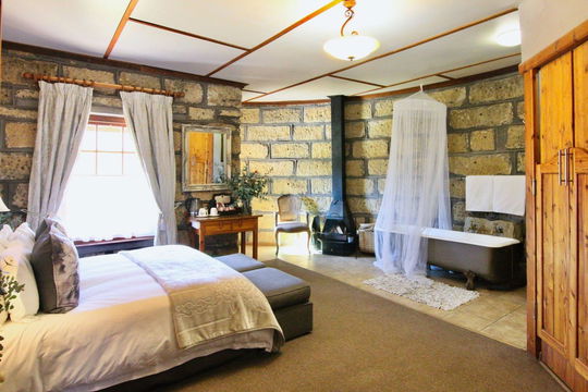 Unwind in the peaceful surroundings of Moolmanshoek, where stylish interiors and cozy comforts create the perfect retreat after a day of exploration.