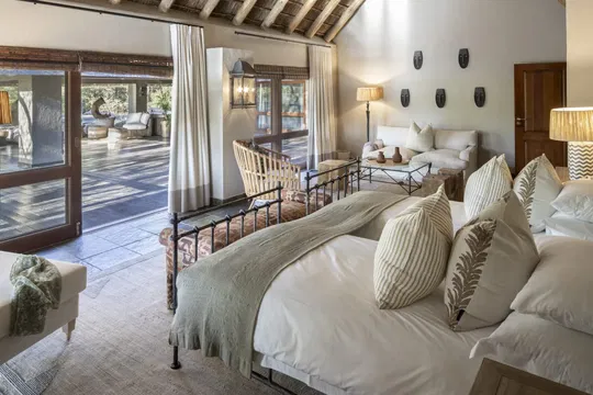Simbavati River Sands offers a calming bedroom vibe, where comfort and style create the perfect atmosphere for relaxation.