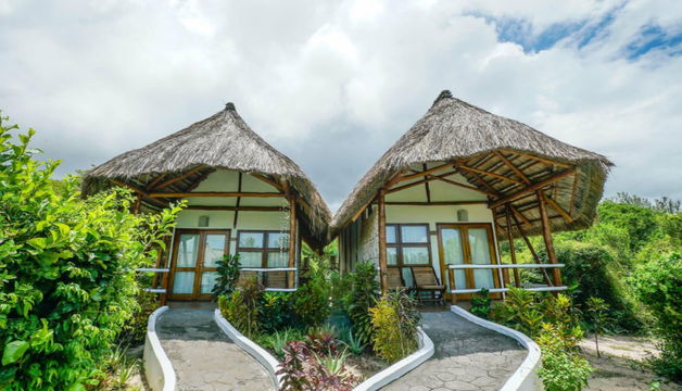 Vilanculos Beach Lodge offers charming houses set amidst lush greenery, providing a peaceful, nature-inspired retreat.