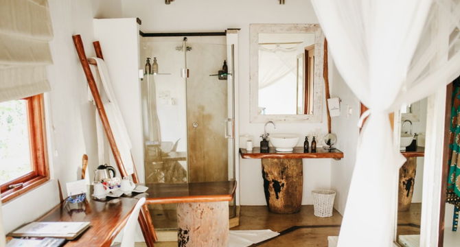 Elegant bathroom at Vilanculos Beach Lodge featuring a warm, natural design.