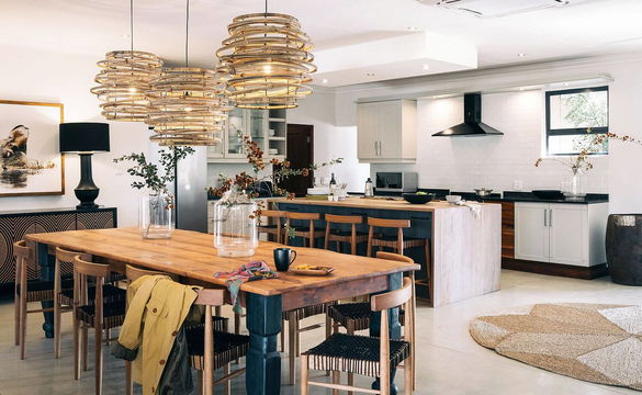 At Simbavati Homestead, indulge in fine dining in a beautifully designed space, where elegance and comfort come together.