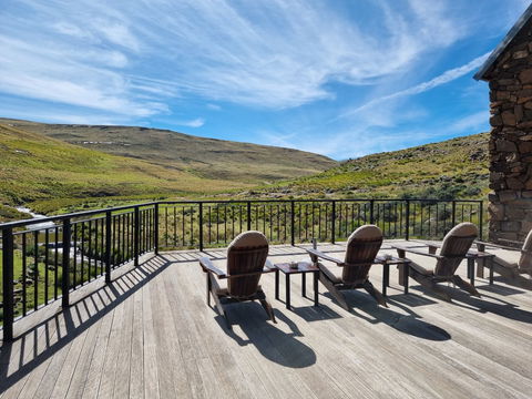Experience tranquility at Tenahead Lodge & Spa, where peaceful decks and stunning landscapes provide a serene retreat. Breathe in the fresh mountain air and relax.
