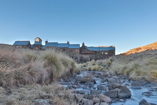 Escape to Tenahead Lodge & Spa, where rolling mountains and open skies create a peaceful retreat. Experience luxury surrounded by breathtaking landscapes.