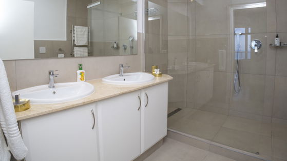Main En Suite