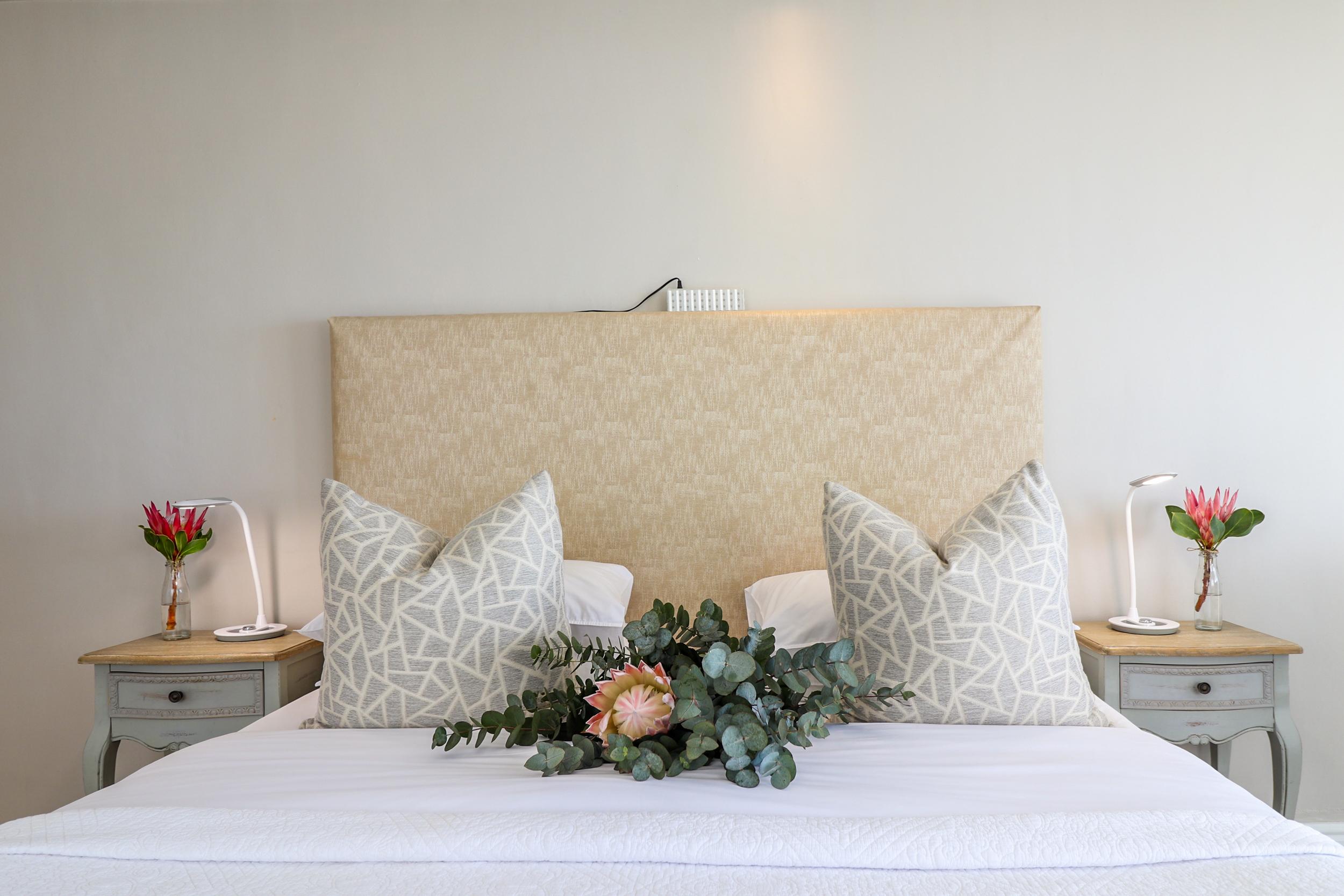 Hermanus Beachfront Lodge, Close up of bed
