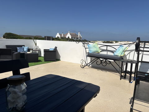 balcony breakfast space