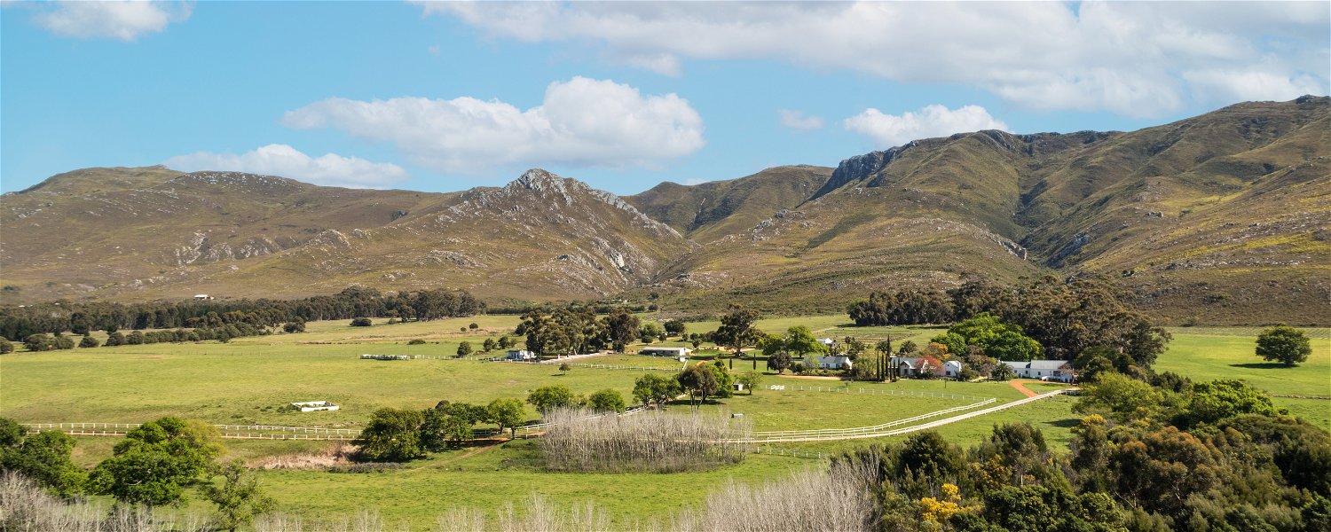 the view over white water farm from the R326. Picturesque settings of mountain and a guest farm