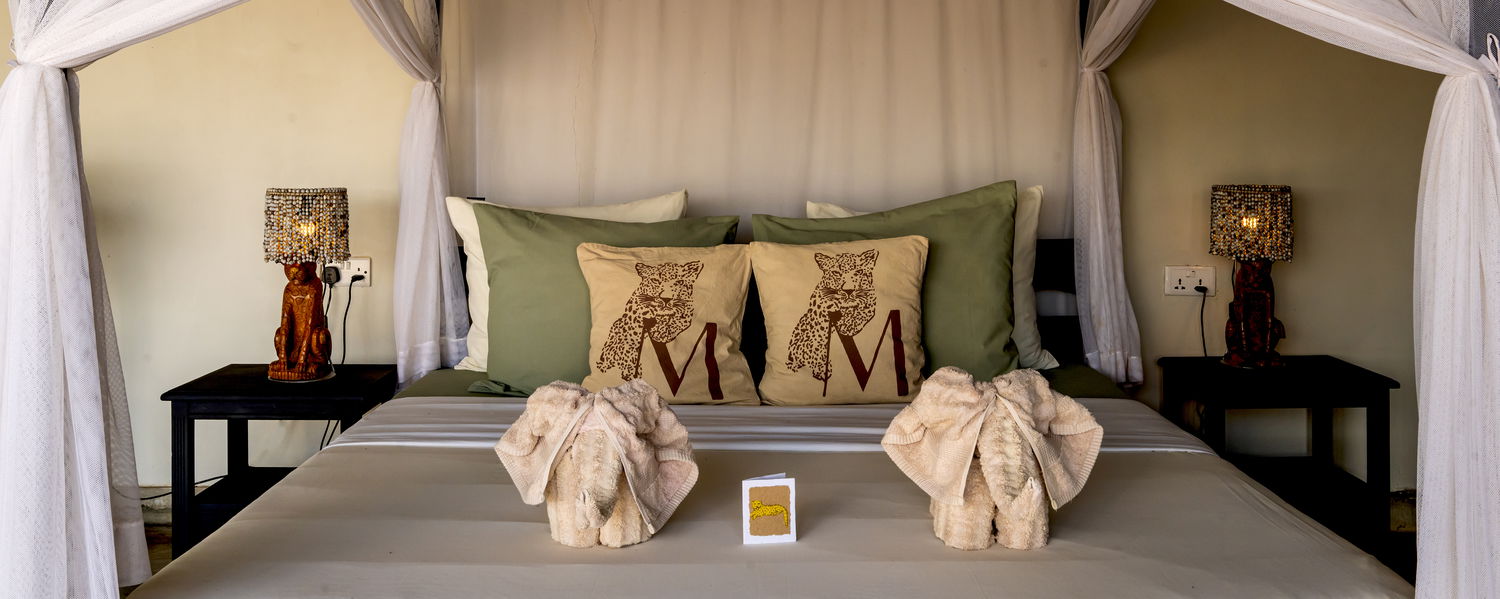 Double bed in the double chalet at msandile river lodge