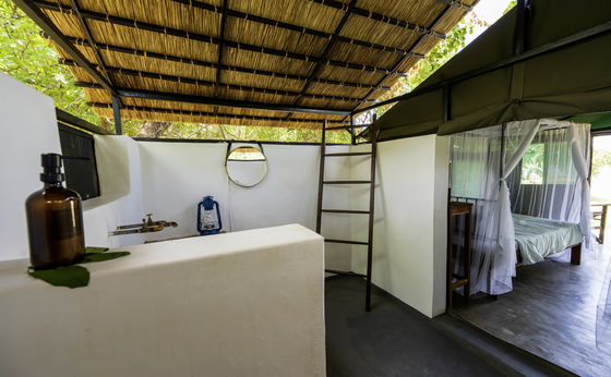 En-suite Deluxe Twin Tent (2 single beds)