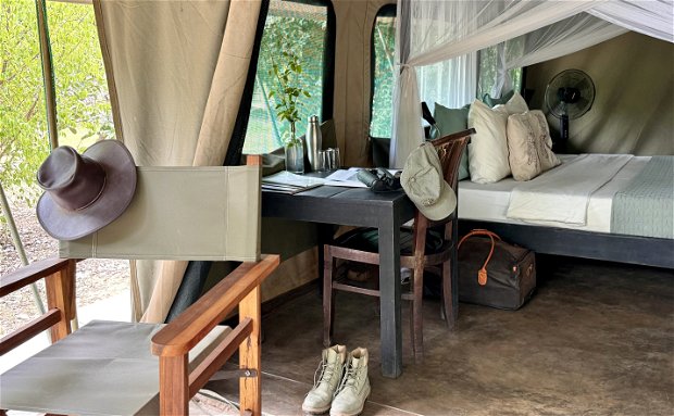 Ensuite tent of Msandile River Lodge Kakumbi