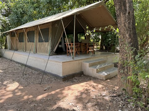 Ensuite tent of Msandile River Lodge Kakumbi