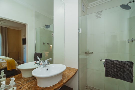 En-suite bathroom