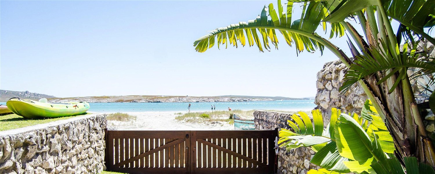 Water's Edge gate opening onto Beach Road