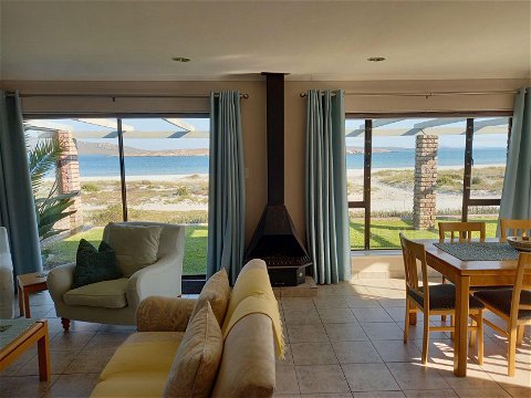 Water's Edge 2 living area overlooking lagoon