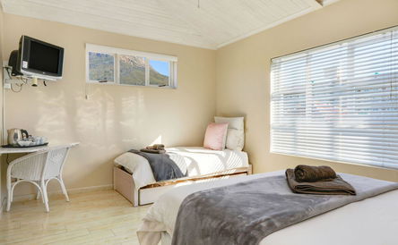 Family Room 3 Sleeper (Cottage 5)