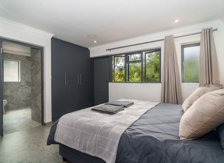 Deluxe Room 9