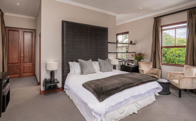 Deluxe Suite 5