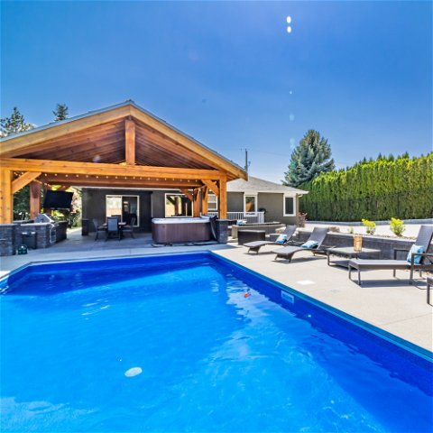 The Big Chill, Vacation Home Rental West Kelowna, British Columbia, Canada