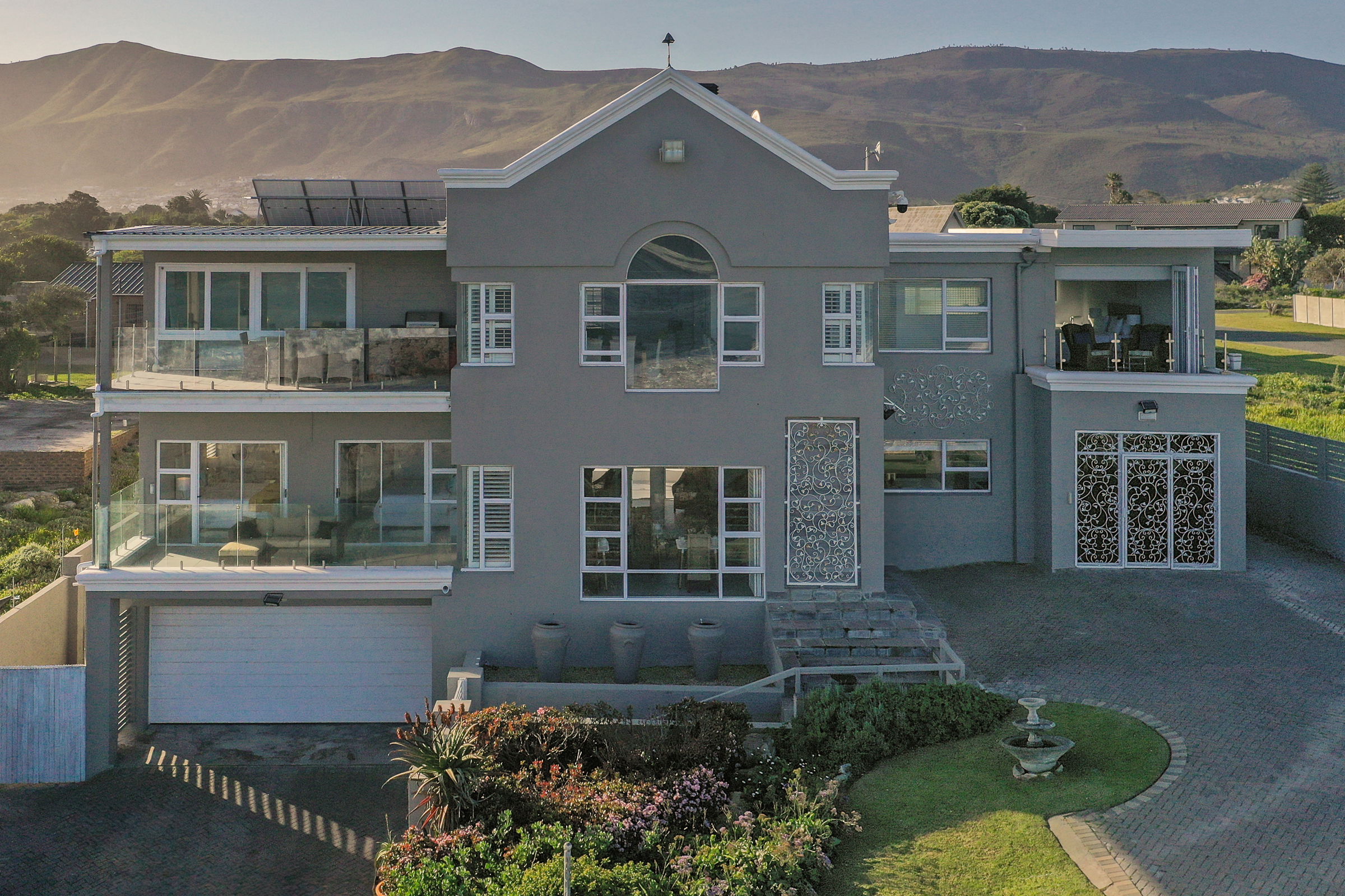 Stunning Absolute Ocean Guesthouse and Penthouse