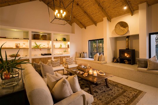 Lounge and fireplace at Crags Country Lodge
