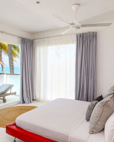 Imani Penthouse - Your Seaside Sanctuary: Nestled directly on the pristine shores of Kiwengwa Beach.