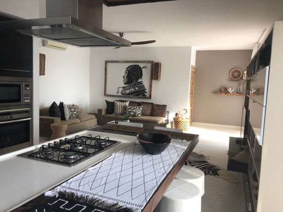 Imani Penthouse Offers Self-Catering Convenience: With a fully equipped kitchen, you have the freedom to prepare your meals at your leisure.