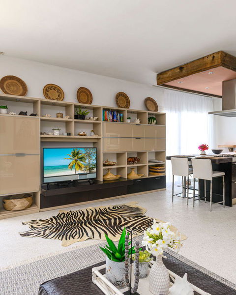 Comfortable Living Room - The tastefully decorated living room features a Smart flat-screen TV and complimentary Wi-Fi, for your entertainment and comfort.