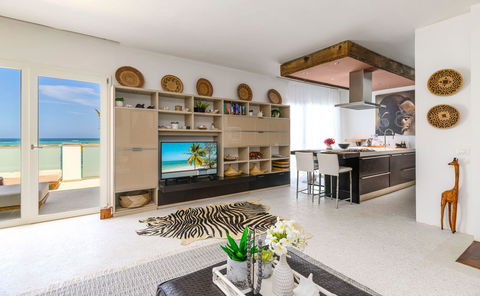 Imani Penthouse, Zanzibar - The tastefully decorated living room features a Smart flat-screen TV and complimentary Wi-Fi, for your entertainment and comfort.