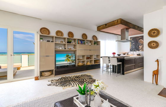 Comfortable Living Room - The tastefully decorated living room features a Smart flat-screen TV and complimentary Wi-Fi, for your entertainment and comfort.