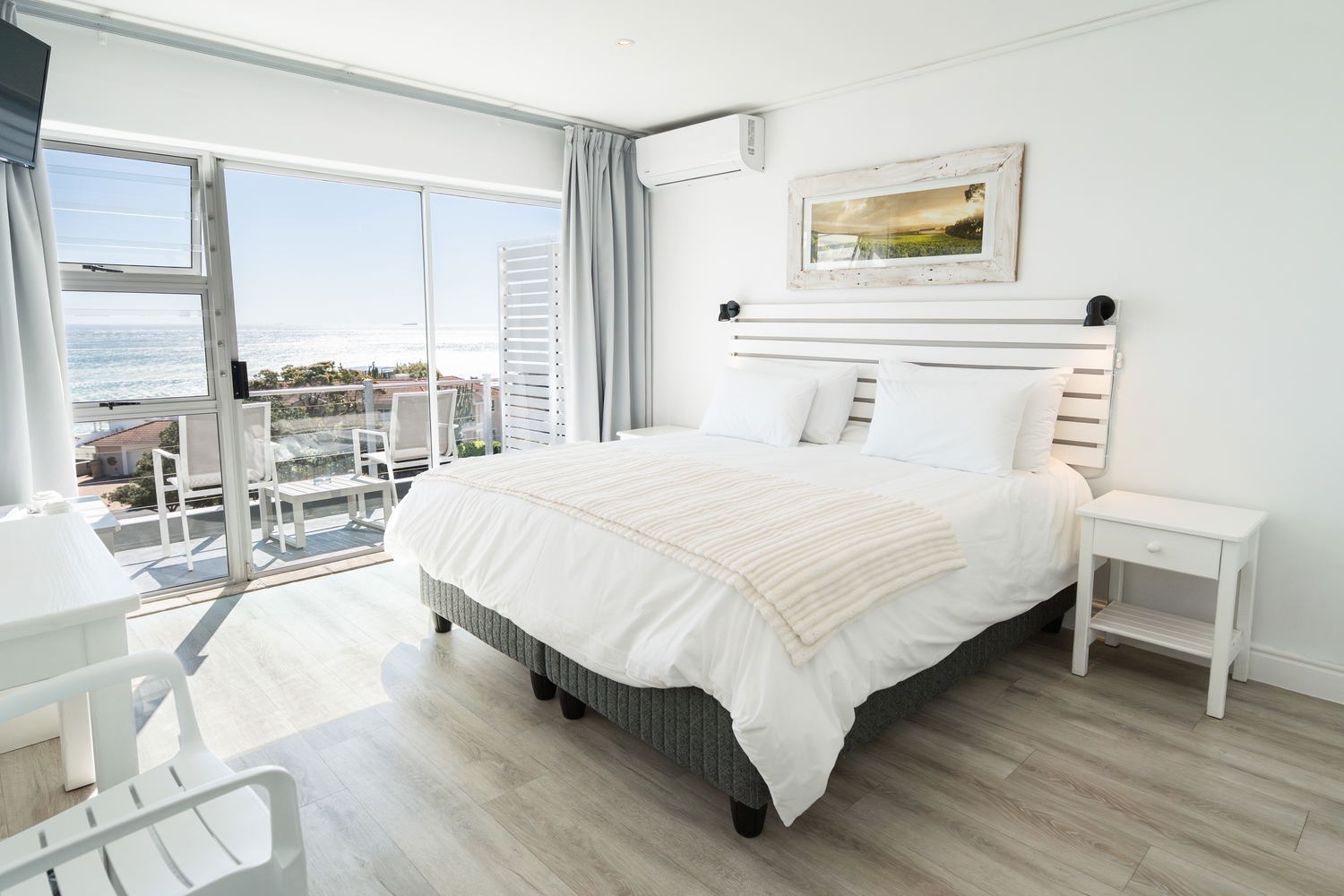 Quiet, safe, and steps from Camps Bay beach