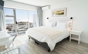 Deluxe King Room with Sea View - Room 3