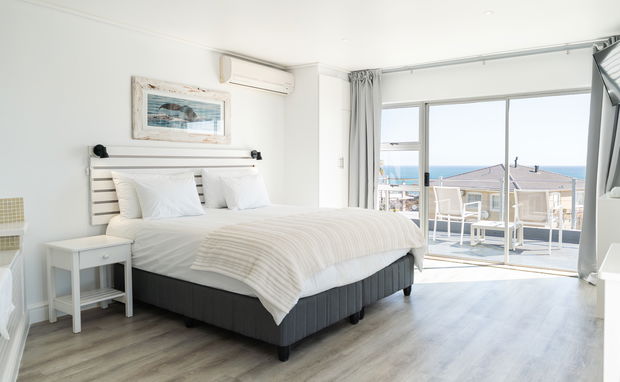 Twin Bed with sea view