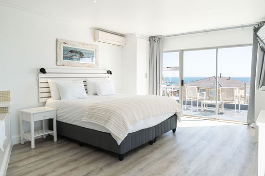 Twin Bed with sea view