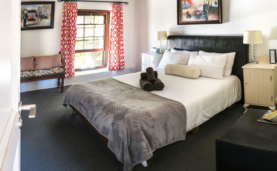 Standard room with queen bed (adults only, no pets)