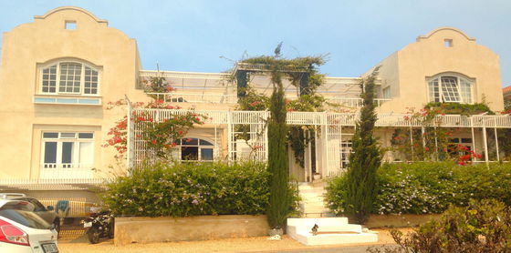 Front view of Charlotte House in Stilbaai