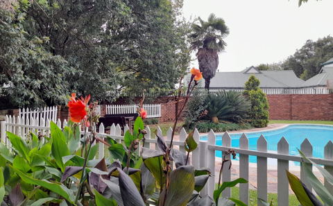 Lesedi Guesthouse Outside