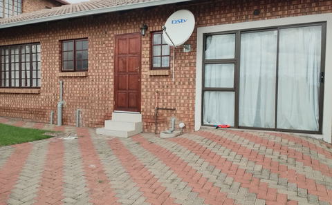 Emalahleni Contractor home- 8 Sleeper