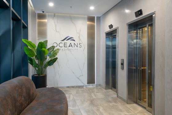 Reception elevator