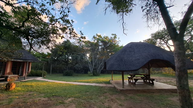 Zebra Cottage private lapa & pet friendly, fenced garden