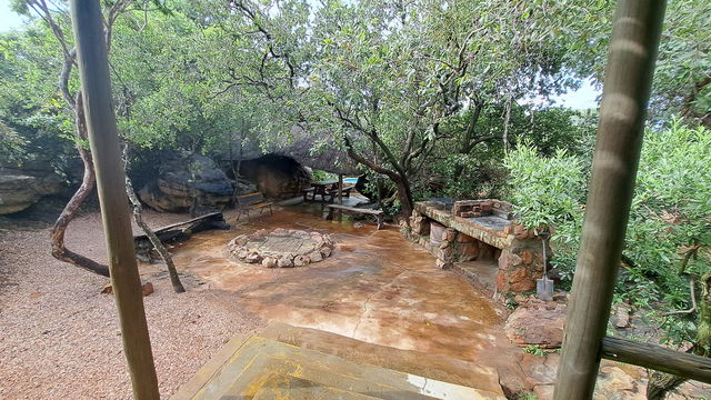 Kudu Cottage braai area & pit fire