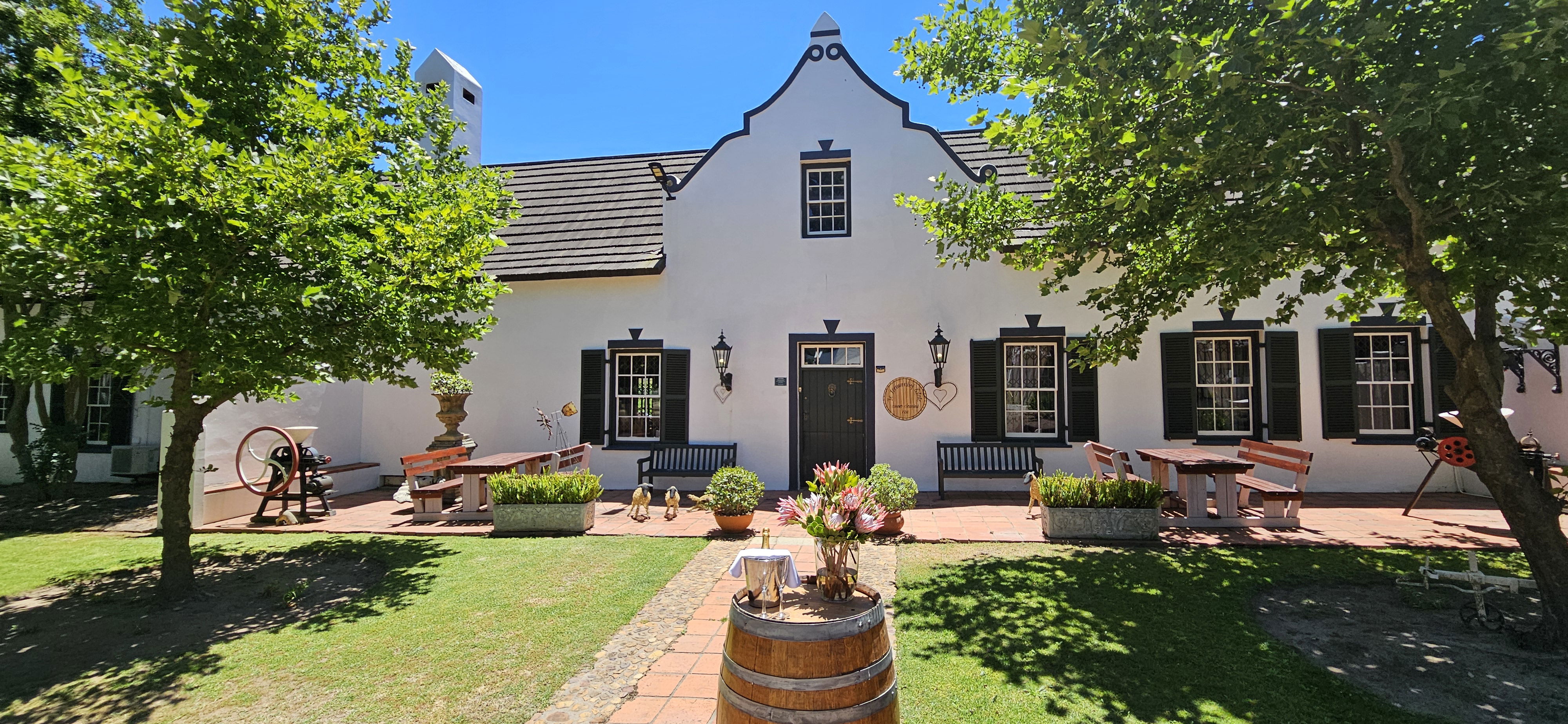 De Leeuwenhof Estate, a 4-star Cape Dutch guesthouse in the Paarl Winelands, South Africa.