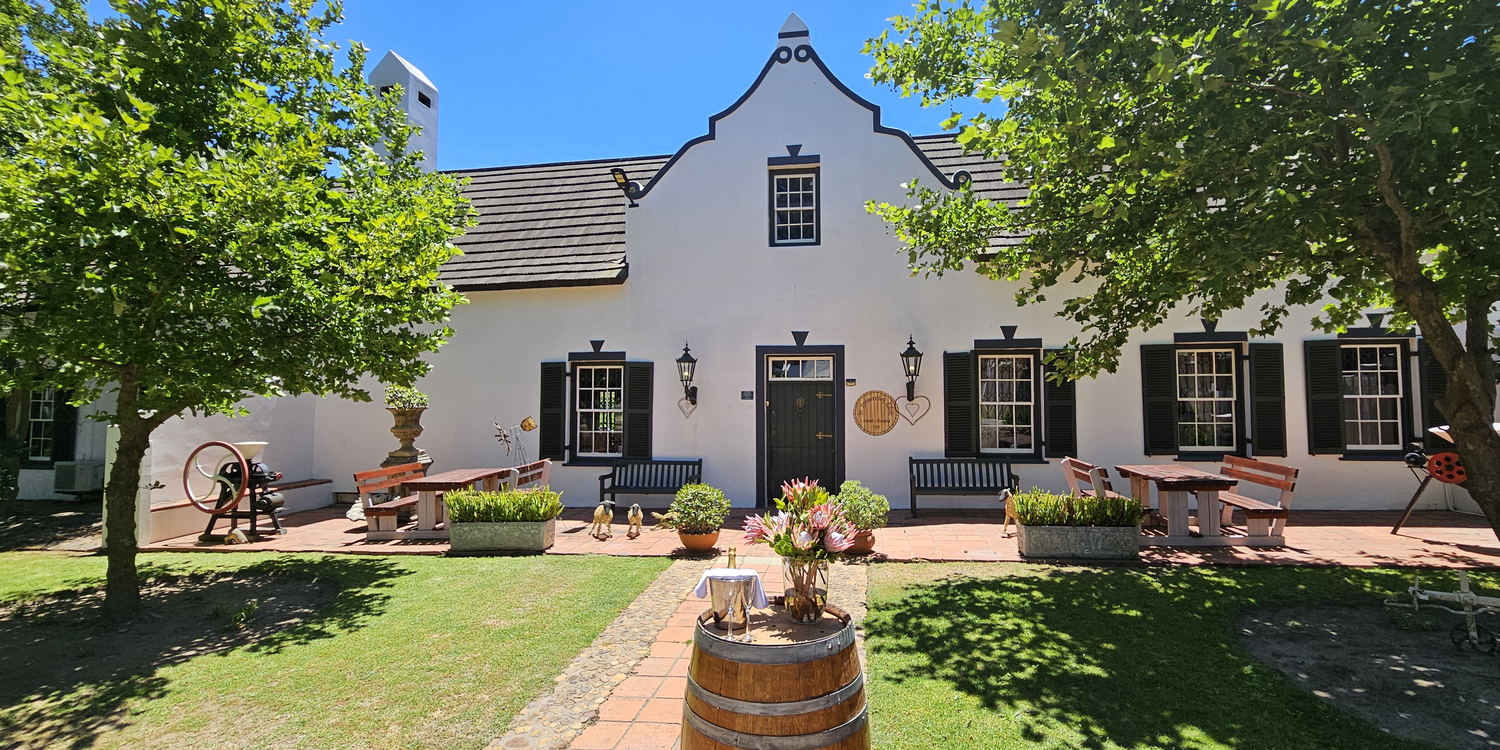 De Leeuwenhof Estate, a 4-star Cape Dutch guesthouse in the Paarl Winelands, South Africa.