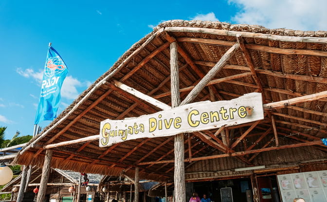 Guinjata Bay Dive Centre- Stay & Scuba 