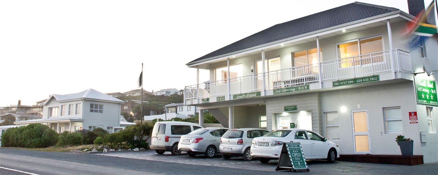 Accommodation at the southernmost tip of Africa. 100m from all restaurants, coffee shops, convenience stores, Agulhas National Park, Hhistoric Cape Agulhas Lighthouse and the ocean.