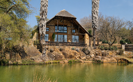 Rainbow Cottage | Sleeps 8 | Pet-Friendly | Enclosed Patio