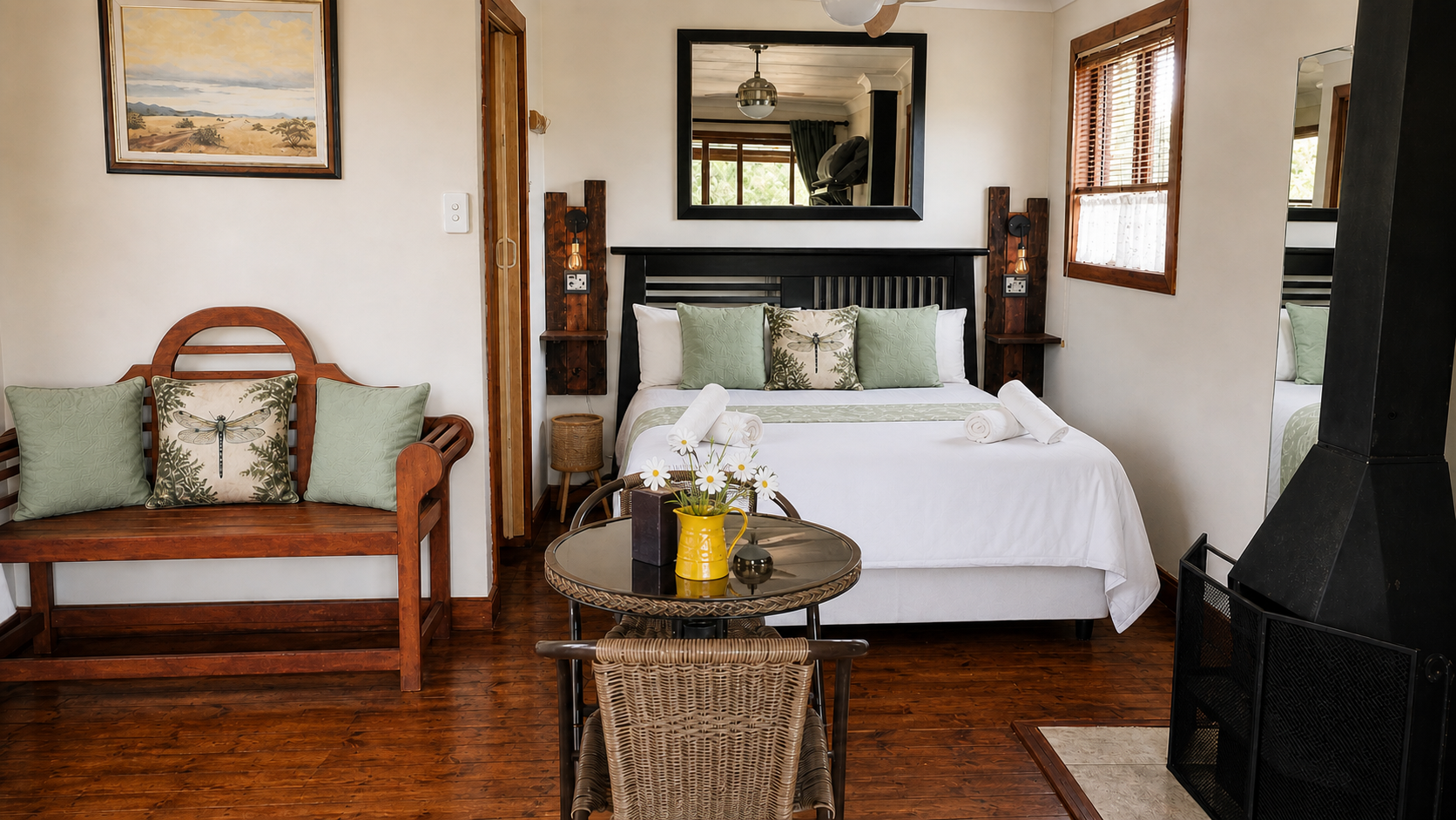 Dragonfly Cabin -Sleeps 2 - Pet friendly fenced